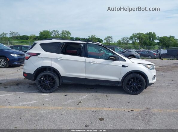 1FMCU9J99HUB69355 2017 FORD ESCAPE Белый Вид задней части салона