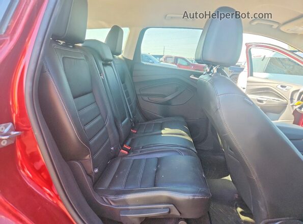 1FMCU9J9XHUE90899 2017 FORD ESCAPE Red Widok wnętrza z tyłu