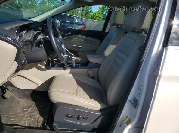 1FMCU9JD1HUC37605 2017 FORD ESCAPE White Widok wnętrza z przodu