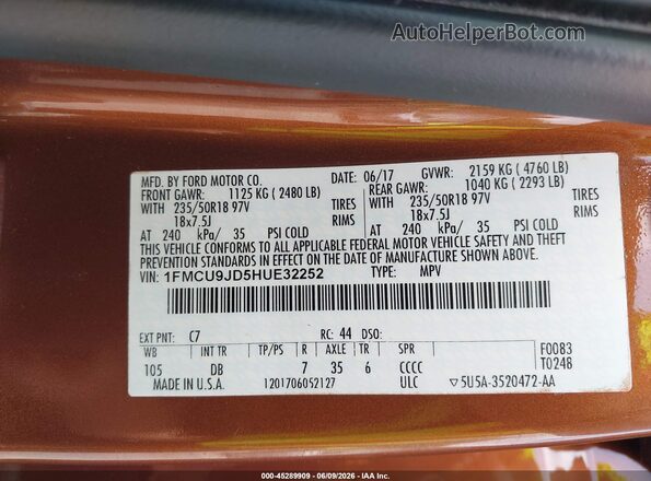1FMCU9JD5HUE32252 2017 FORD ESCAPE Orange Vista del compartimento del motor