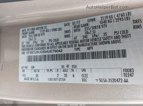 1FMCU9JD5HUE76042 2017 FORD ESCAPE Gold Widok komory silnika