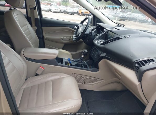 1FMCU9JD5HUE76042 2017 FORD ESCAPE Gold Widok wnętrza z przodu