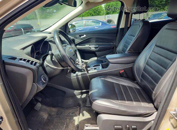 1FMCU9JD6HUC41133 2017 FORD ESCAPE Beige Front interior view
