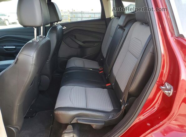 1FMCU9JD7HUD43203 2017 FORD ESCAPE Красный Вид задней части салона