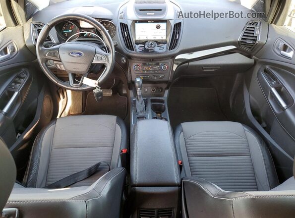 1FMCU9JD7HUD43203 2017 FORD ESCAPE Красный Вид панели приборов
