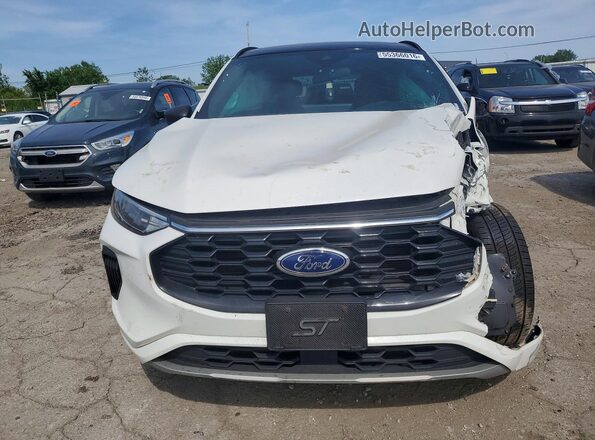 1FMCU9MN6PUB37034 2023 FORD ESCAPE Белый Вид спереди