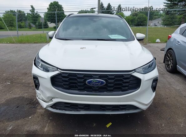 1FMCU9NA2PUB09923 2023 FORD ESCAPE Белый Вид щитка приборов