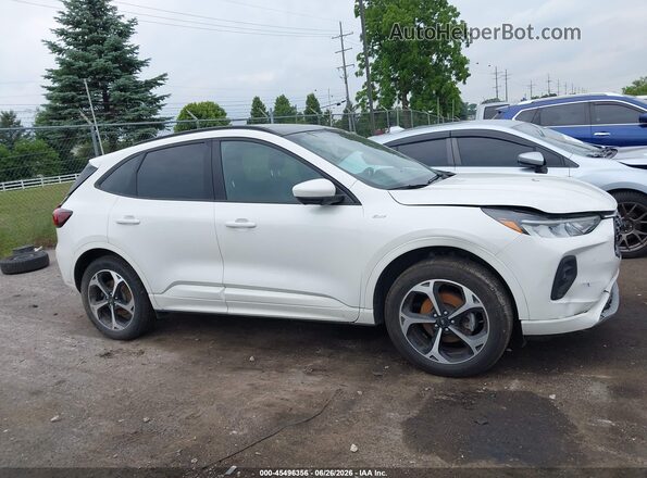 1FMCU9NA2PUB09923 2023 FORD ESCAPE Белый Вид задней части салона