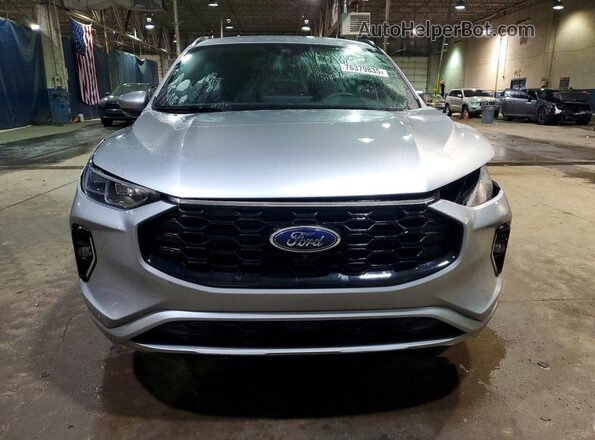 1FMCU9PA8PUB37707 2023 FORD ESCAPE Серебряный Вид спереди
