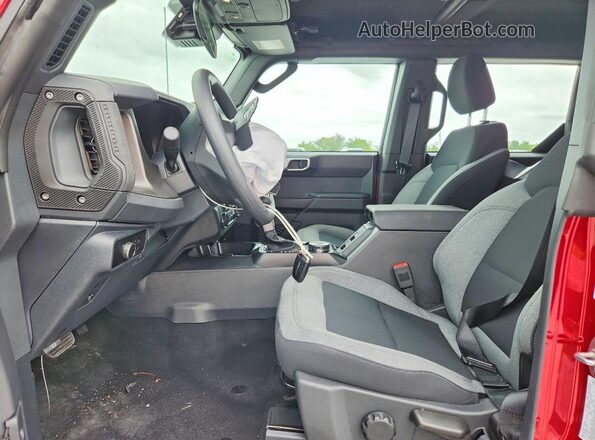 1FMDE6BH6TLA55432 2026 FORD BRONCO Красный Вид салона спереди