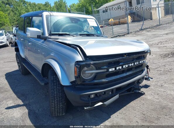 1FMDE8BH9RLB42827 2024 FORD BRONCO Silver Widok z przodu