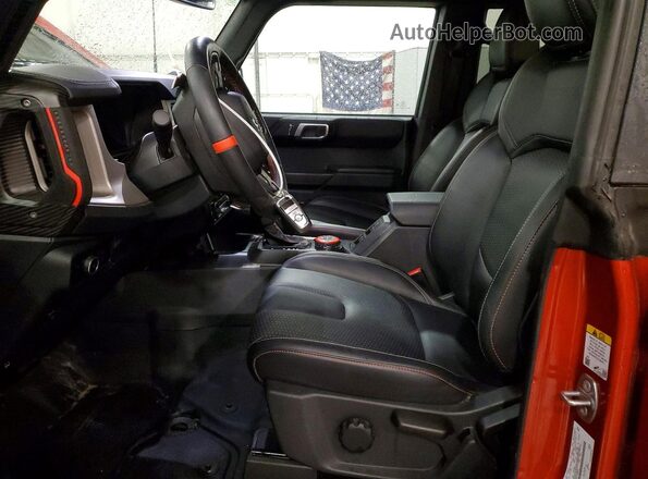 1FMEE0RR6RLA49851 2024 FORD BRONCO Red Vista interior delantera