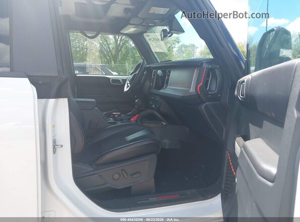 1FMEE0RR9RLB00792 2024 FORD BRONCO White Вид салону спереду