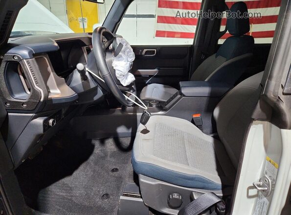 1FMEE5BP2PLB05173 2023 FORD BRONCO Серый Вид салона спереди