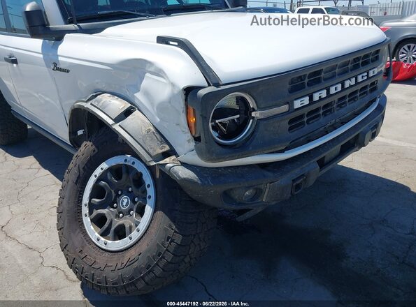 1FMEE5DP2NLB37504 2022 FORD BRONCO Белый Вид спереди