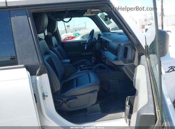 1FMEE5DP2NLB37504 2022 FORD BRONCO Белый Вид салона спереди