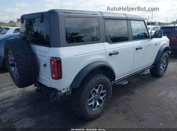 1FMEE5DP7PLB50994 2023 FORD BRONCO Белый Задняя правая четверть