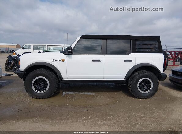 1FMEE5DP8NLB52637 2022 FORD BRONCO White Widok wnętrza 360 stopni