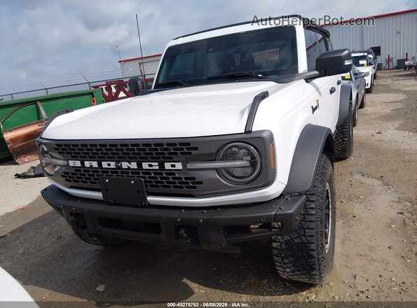 1FMEE5DP8NLB52637 2022 FORD BRONCO White Widok zestawu wskaźników
