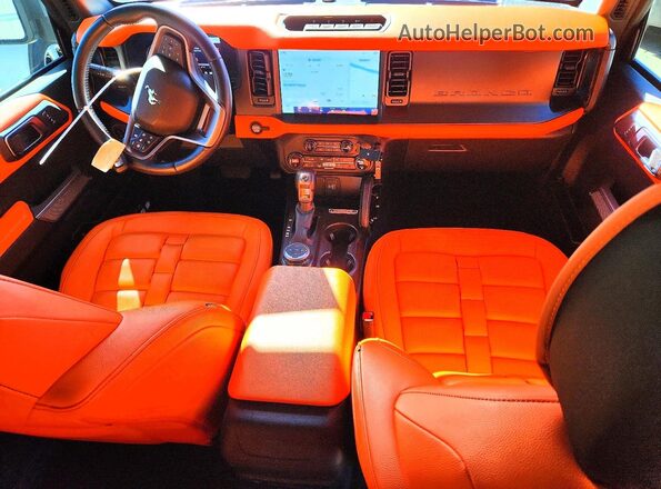 1FMEE5DP8PLA83290 2023 FORD BRONCO Gray Widok deski rozdzielczej