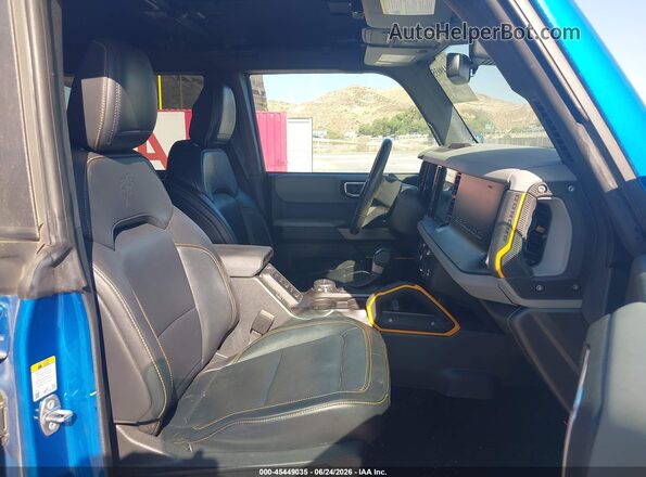 1FMEE5DP9NLB32459 2022 FORD BRONCO Синий Вид салона спереди