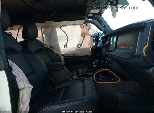 1FMEE9BP5RLA95846 2024 FORD BRONCO White Вид салону спереду