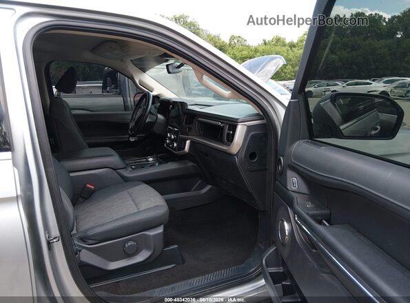 1FMJK1HT8NEA25849 2022 FORD EXPEDITION Silver Widok wnętrza z przodu
