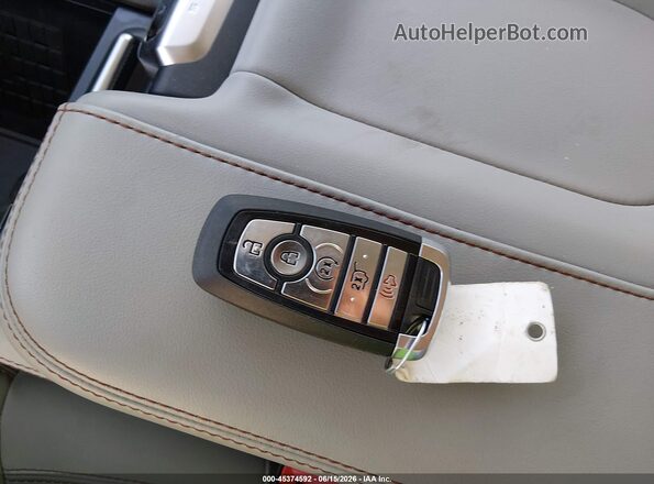 1FMJU1J89SEA62694 2025 FORD EXPEDITION Silver Vista del salpicadero