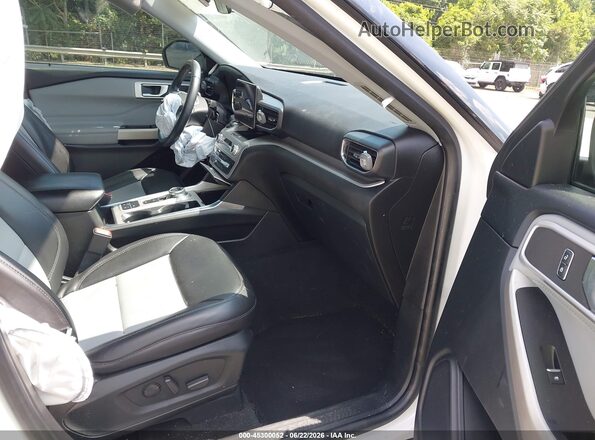 1FMSK7DH2NGB94956 2022 FORD EXPLORER White Вид салону спереду