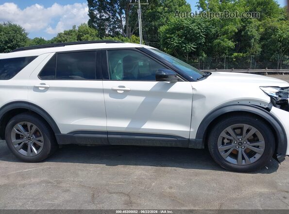 1FMSK7DH2NGB94956 2022 FORD EXPLORER White Вид задньої частини салону