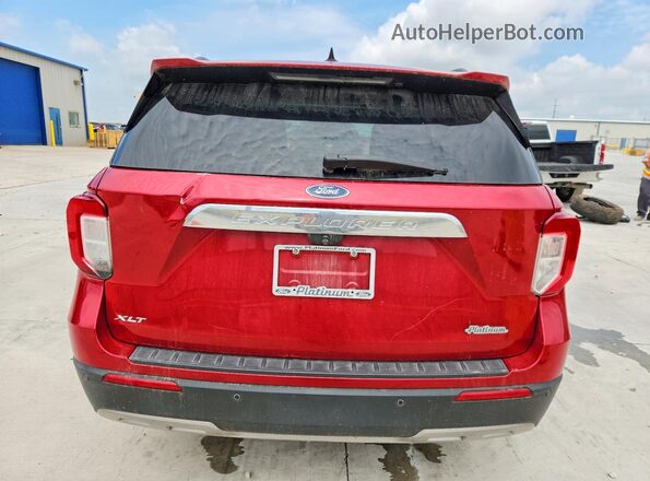 1FMSK7DH8NGA21474 2022 FORD EXPLORER Red Widok z tyłu