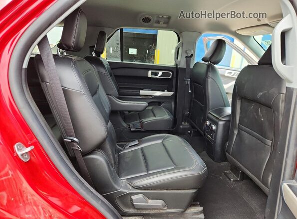 1FMSK7DH8NGA21474 2022 FORD EXPLORER Red Widok wnętrza z tyłu