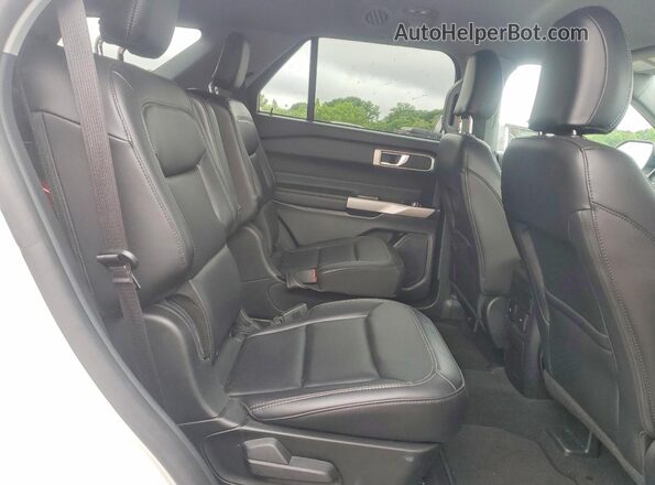 1FMSK7DH9RGA56787 2024 FORD EXPLORER White Սալոնի հետևի տեսք