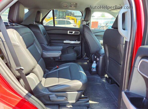 1FMSK8DH1NGA24352 2022 FORD EXPLORER Red Vista interior trasera