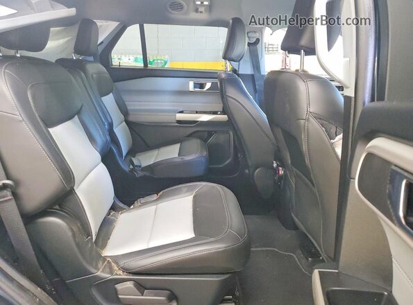 1FMSK8DH1NGA63040 2022 FORD EXPLORER Черный Вид задней части салона