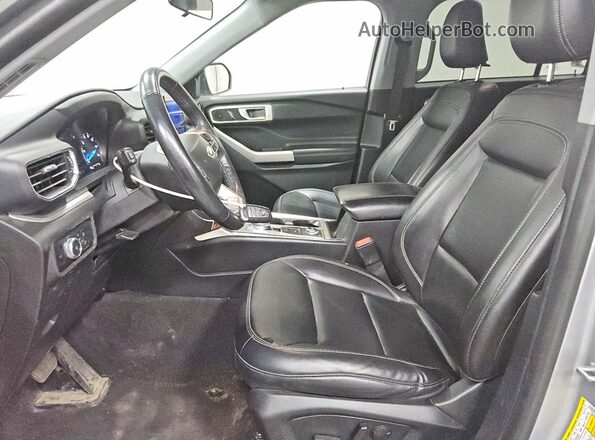 1FMSK8DH1NGA69310 2022 FORD EXPLORER Silver Front interior view