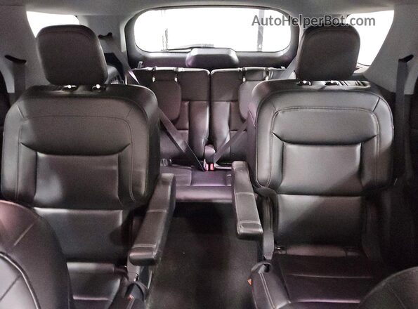 1FMSK8DH1NGA69310 2022 FORD EXPLORER Silver Rear seats view