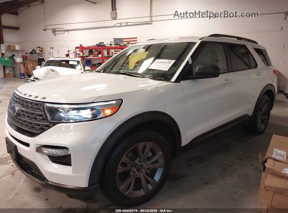 1FMSK8DH2MGC18659 2021 FORD EXPLORER White Widok wnętrza 360 stopni