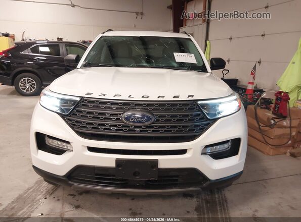 1FMSK8DH2MGC18659 2021 FORD EXPLORER White Widok zestawu wskaźników