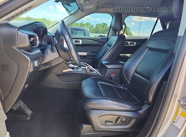 1FMSK8DH3MGB95697 2021 FORD EXPLORER Silver წინა სალონის ხედი