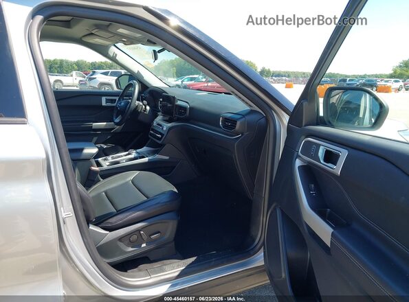 1FMSK8DH5MGA59216 2021 FORD EXPLORER Silver Front interior view