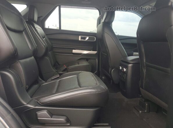 1FMSK8DHXMGB77987 2021 FORD EXPLORER Серебряный Вид задней части салона