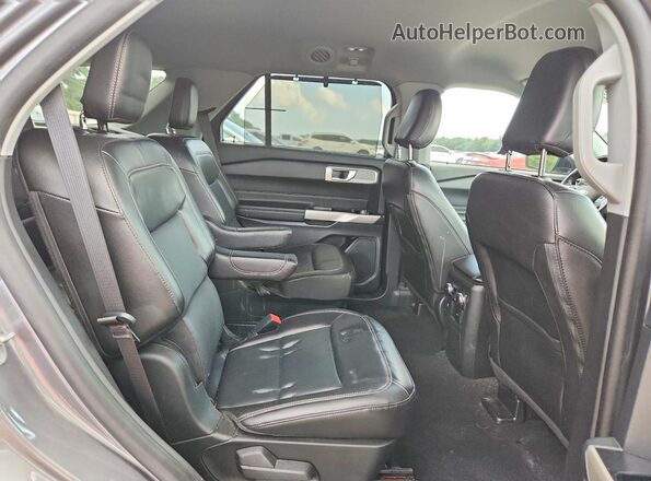 1FMSK8FH0NGA30138 2022 FORD EXPLORER Gray Rear interior view
