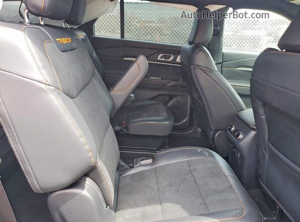 1FMWK8JC1TGA70268 2026 FORD EXPLORER Gray Rear interior view
