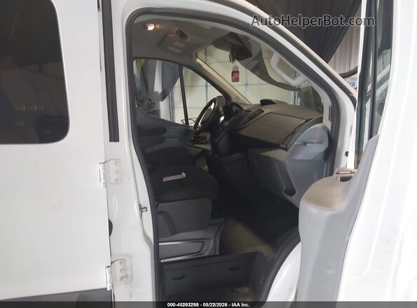 1FMZK1ZM3JKB42499 2018 FORD TRANSIT-150 White Front interior view