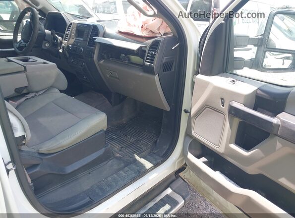 1FT7W2A60KEC91035 2019 FORD F-250 White Widok wnętrza z przodu