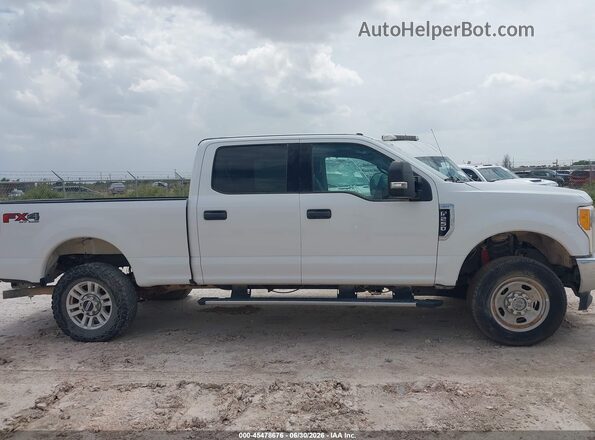 1FT7W2B60HEF01253 2017 FORD F-250 Белый Вид задней части салона