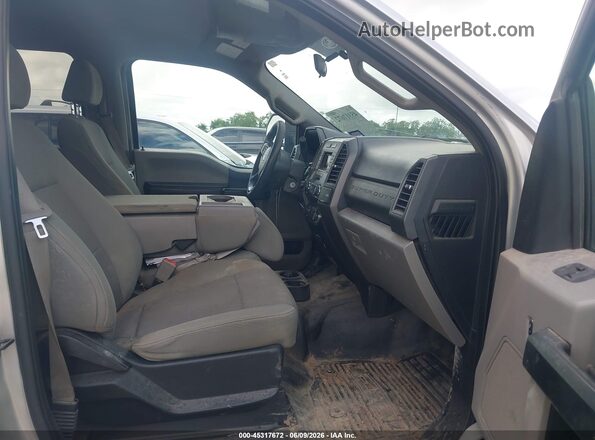 1FT7W2B61KEG11610 2019 FORD F-250 Silver Front interior view