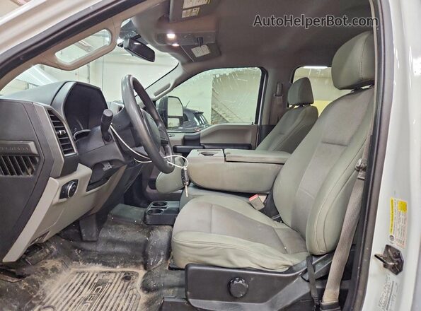 1FT7W2B68KED56759 2019 FORD F250 White Widok wnętrza z przodu