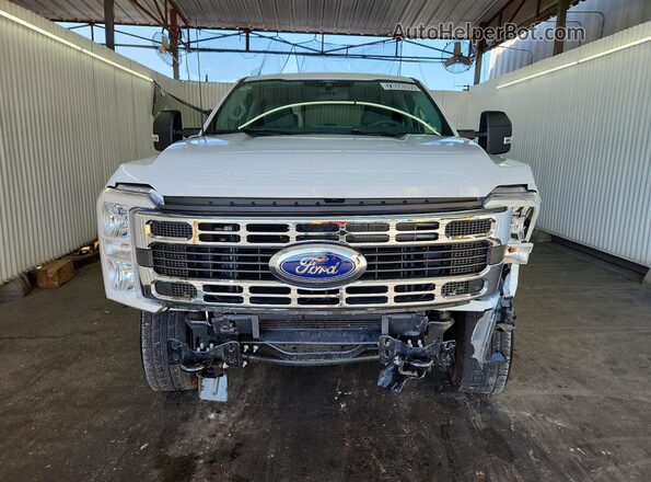 1FT7W2BN3TEC81025 2026 FORD F250 White Widok z przodu